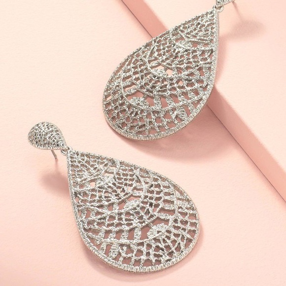 Stella & Dot - Thea Lace Chandeliers - Picture 2 of 3